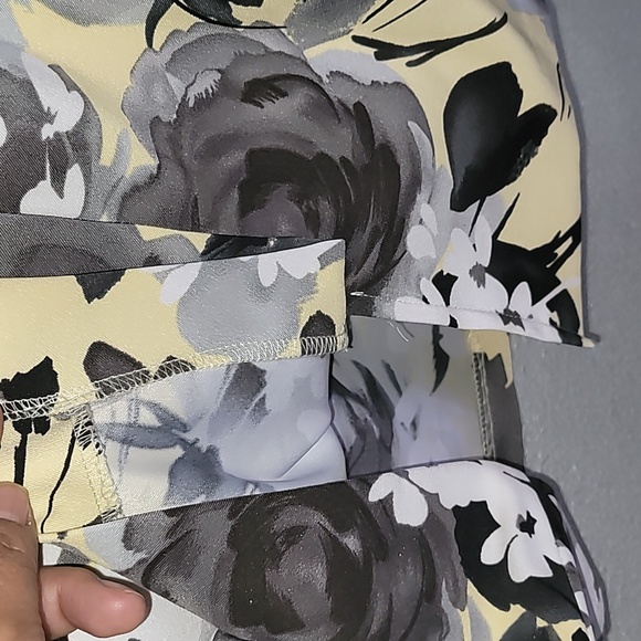 Floral Sleeveless Dress - Yellow and Black - Picture 4 of 7